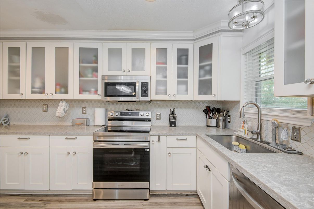 Interior, Kitchen, Stainless Steel Appliances, Wood Texture Flooring