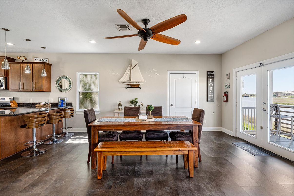 Dining room, Interior, Kitchen, Pendant Lights, Recessed Lighting, Wood Texture Flooring