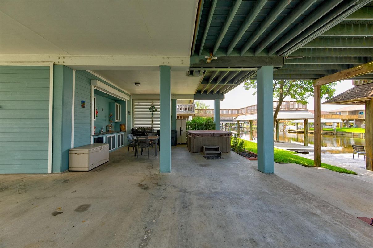 Exterior, Hot Tub, Water