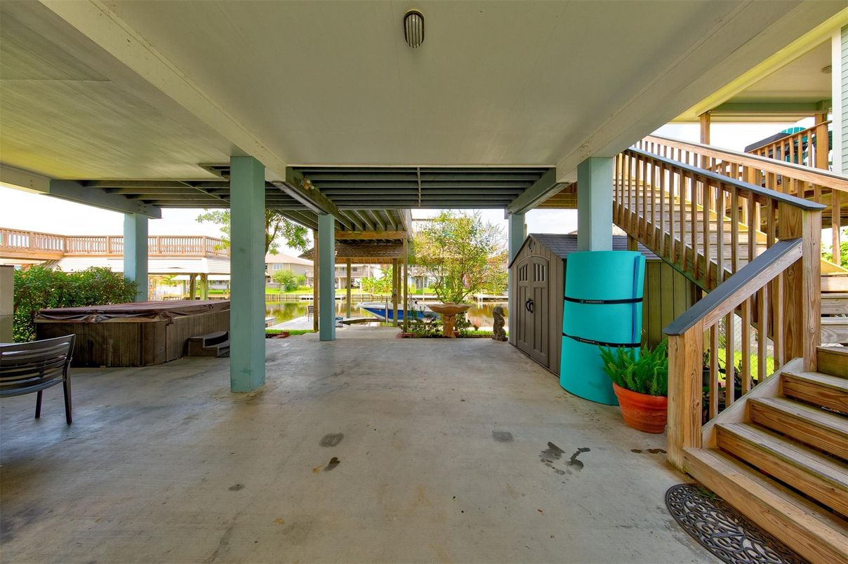 Exterior, Hot Tub