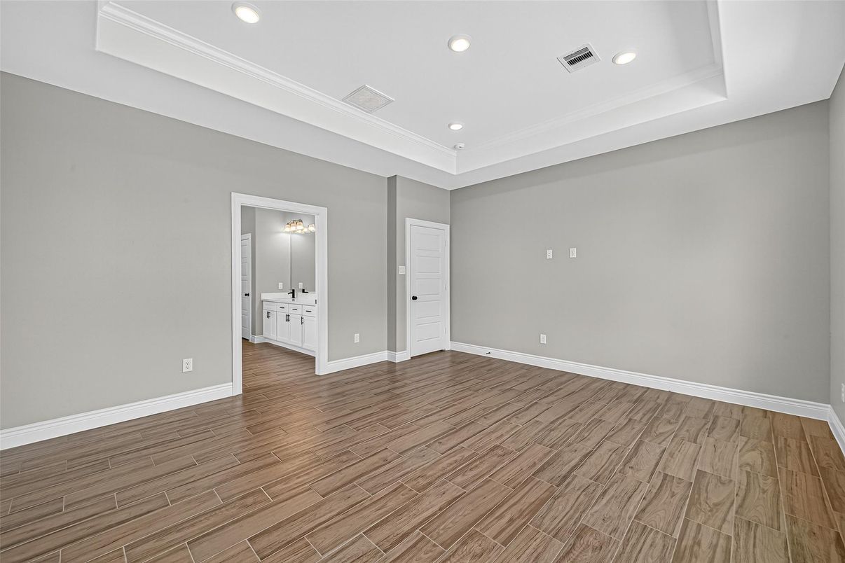 Empty room, Interior, Recessed Lighting, Wood Texture Flooring