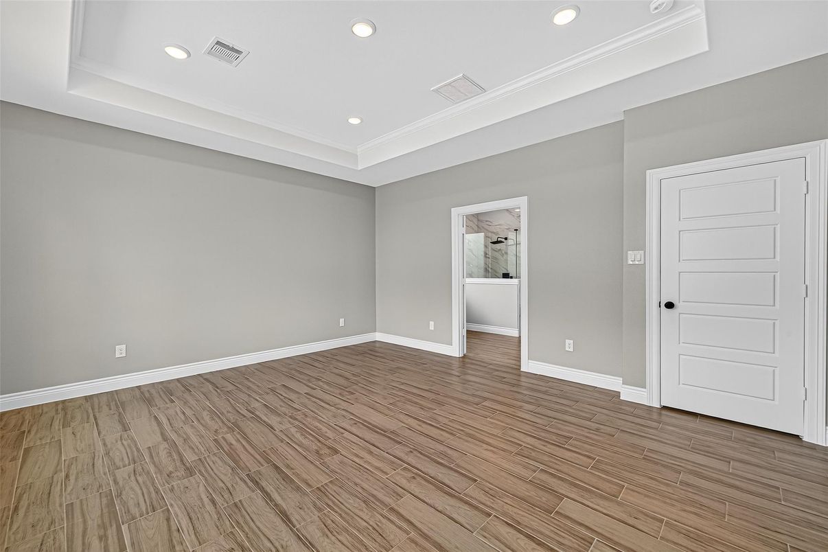 Empty room, Interior, Recessed Lighting, Wood Texture Flooring