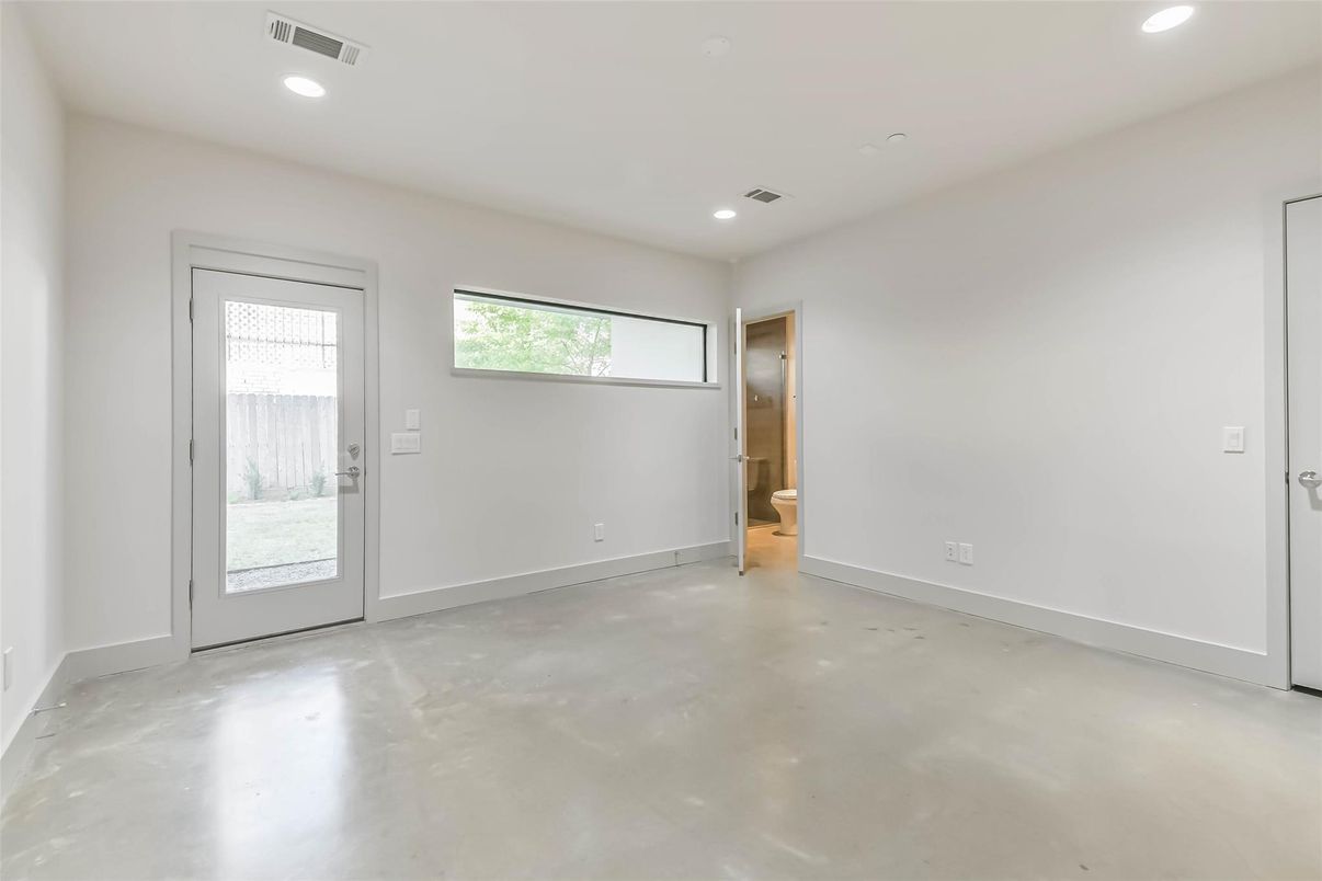 Empty room, Interior, Recessed Lighting