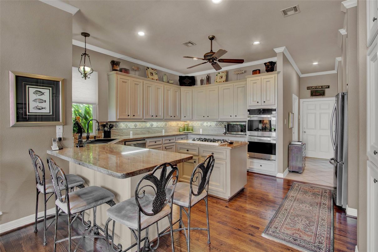 Interior, Kitchen, Pendant Lights, Recessed Lighting, Wood Texture Flooring