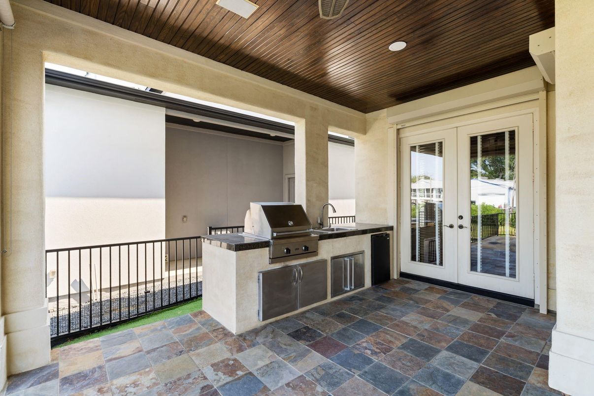Exterior, Outdoor Kitchen