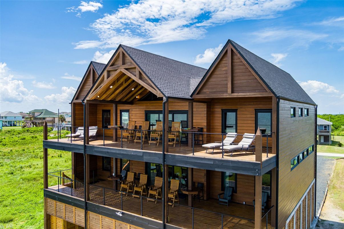 Backyard, Exterior, Facade, Log Home
