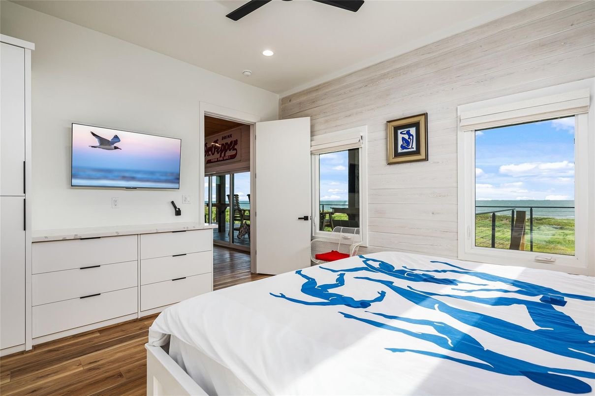 Bedroom, Interior, Recessed Lighting, Water, Wood Texture Flooring