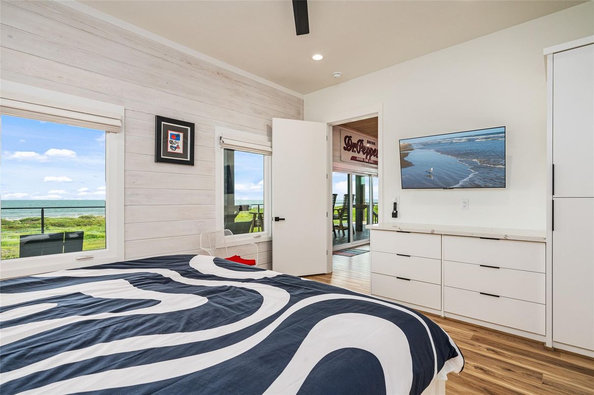 Bedroom, Interior, Recessed Lighting, Water, Wood Texture Flooring