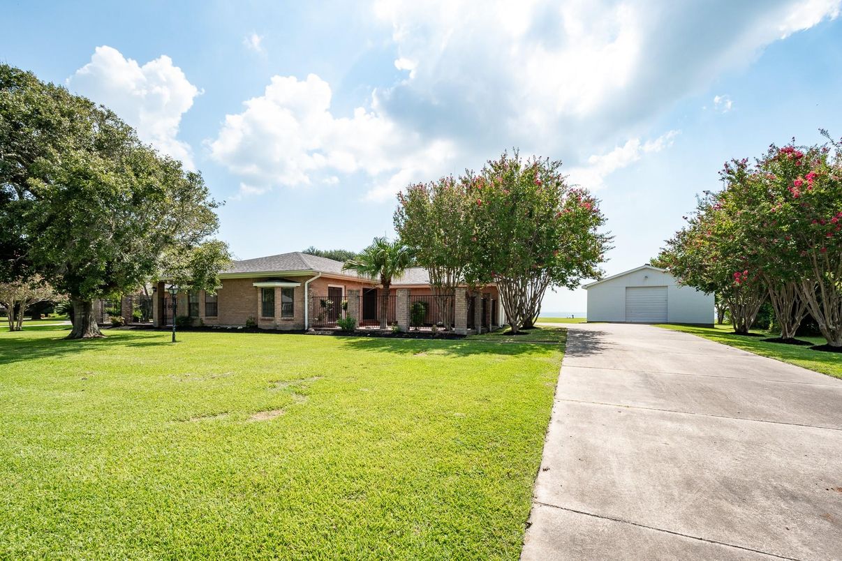 Backyard, Detached Garage, Exterior