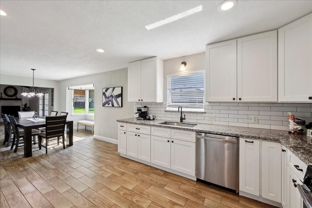 Dining room, Interior, Kitchen, Pendant Lights, Recessed Lighting, Stainless Steel Appliances, Wood Texture Flooring