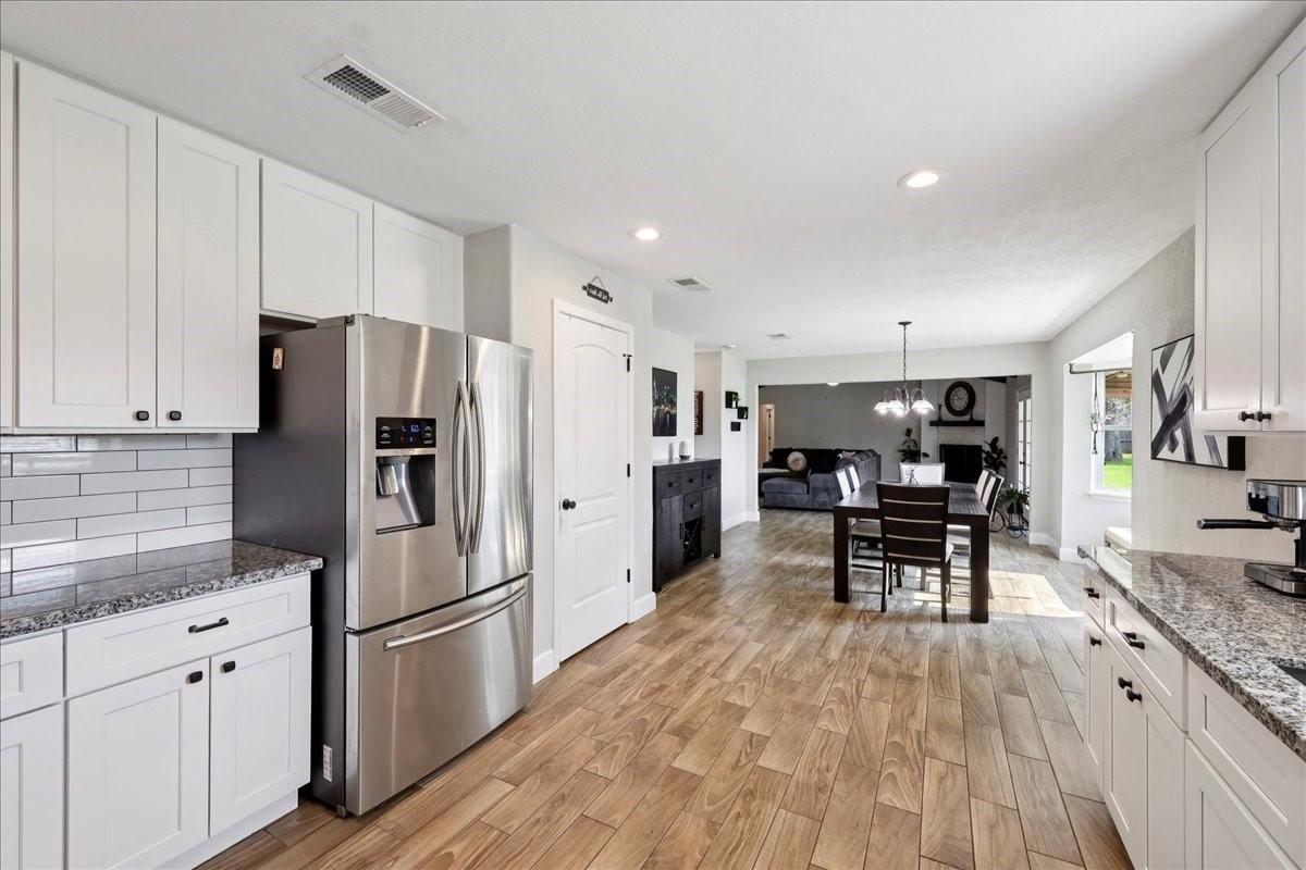 Dining room, Interior, Kitchen, Pendant Lights, Recessed Lighting, Wood Texture Flooring