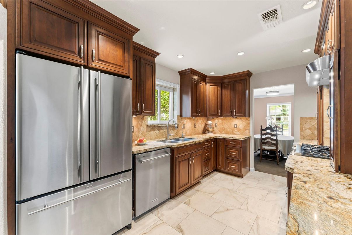Dining room, Interior, Kitchen, Recessed Lighting, Stainless Steel Appliances