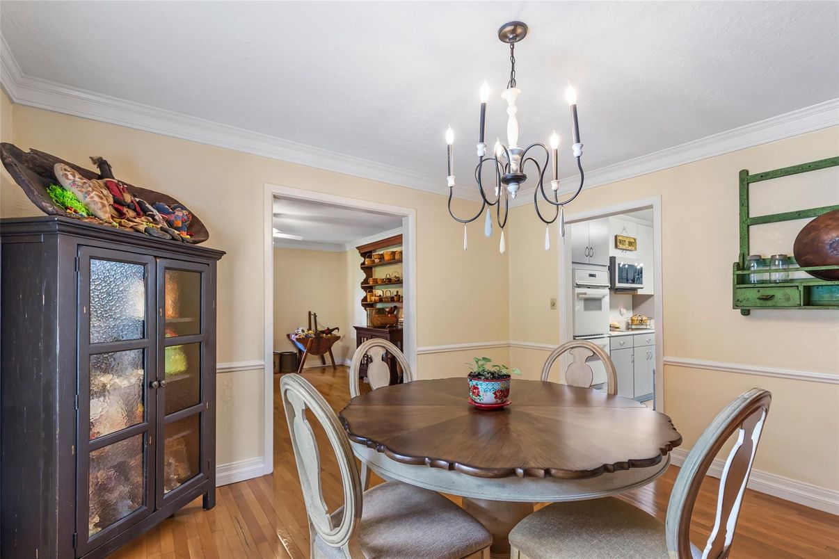 Chandelier, Dining room, Interior, Kitchen, Wood Texture Flooring