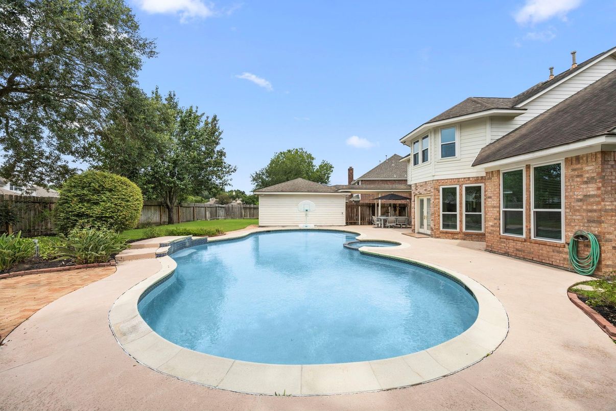 Exterior, Pool