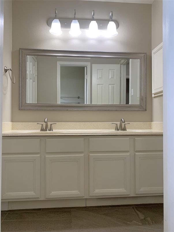Bathroom, Dual Sink Vanities, Interior