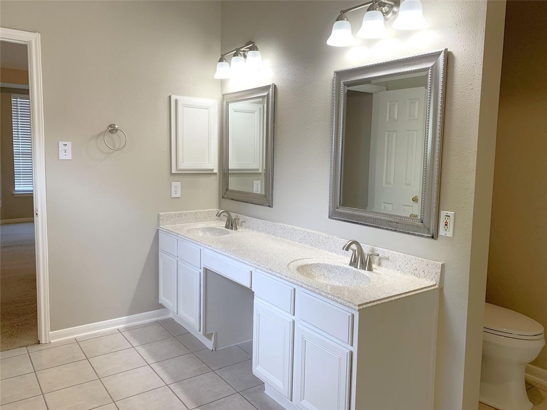 Bathroom, Dual Sink Vanities, Interior