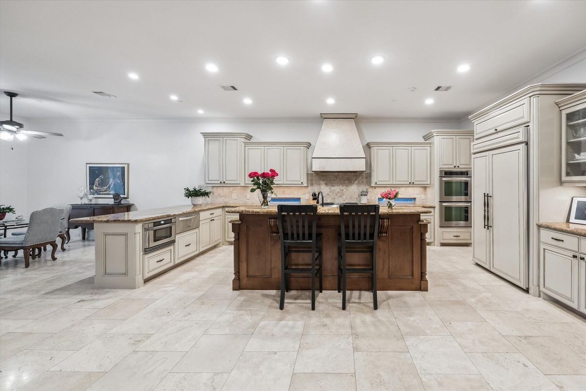 Dining room, Interior, Kitchen, Recessed Lighting, Stainless Steel Appliances