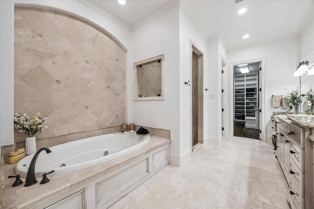 Bathroom, Interior, Recessed Lighting