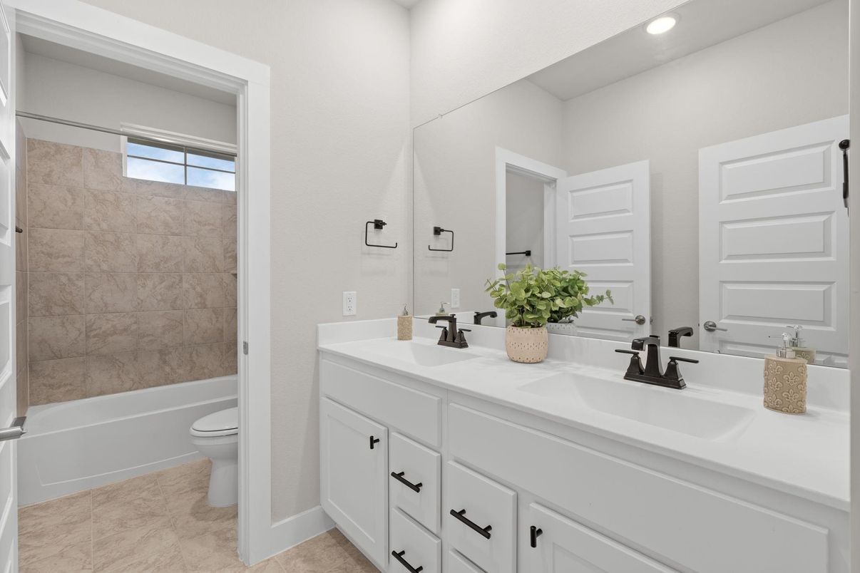 Bathroom, Dual Sink Vanities, Interior, Recessed Lighting