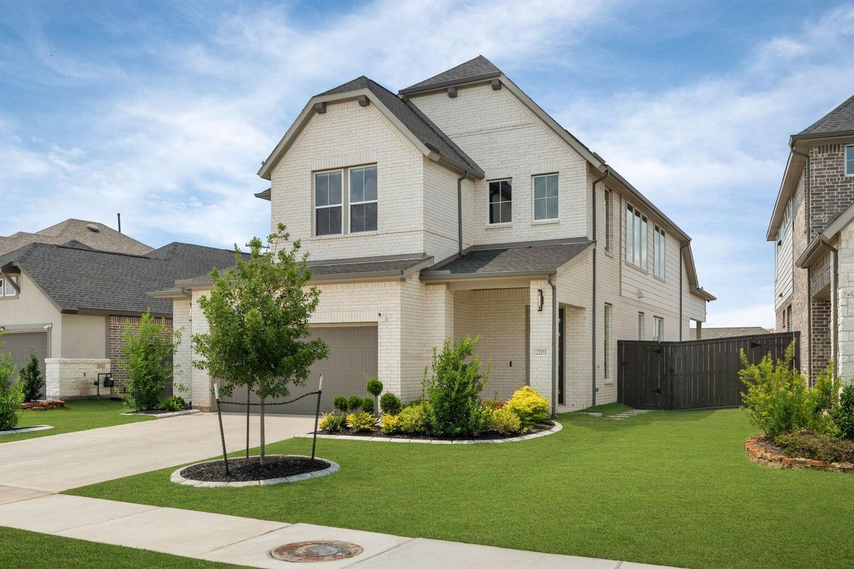 Attached, Exterior, Facade, Brick Facade, Farmhouse