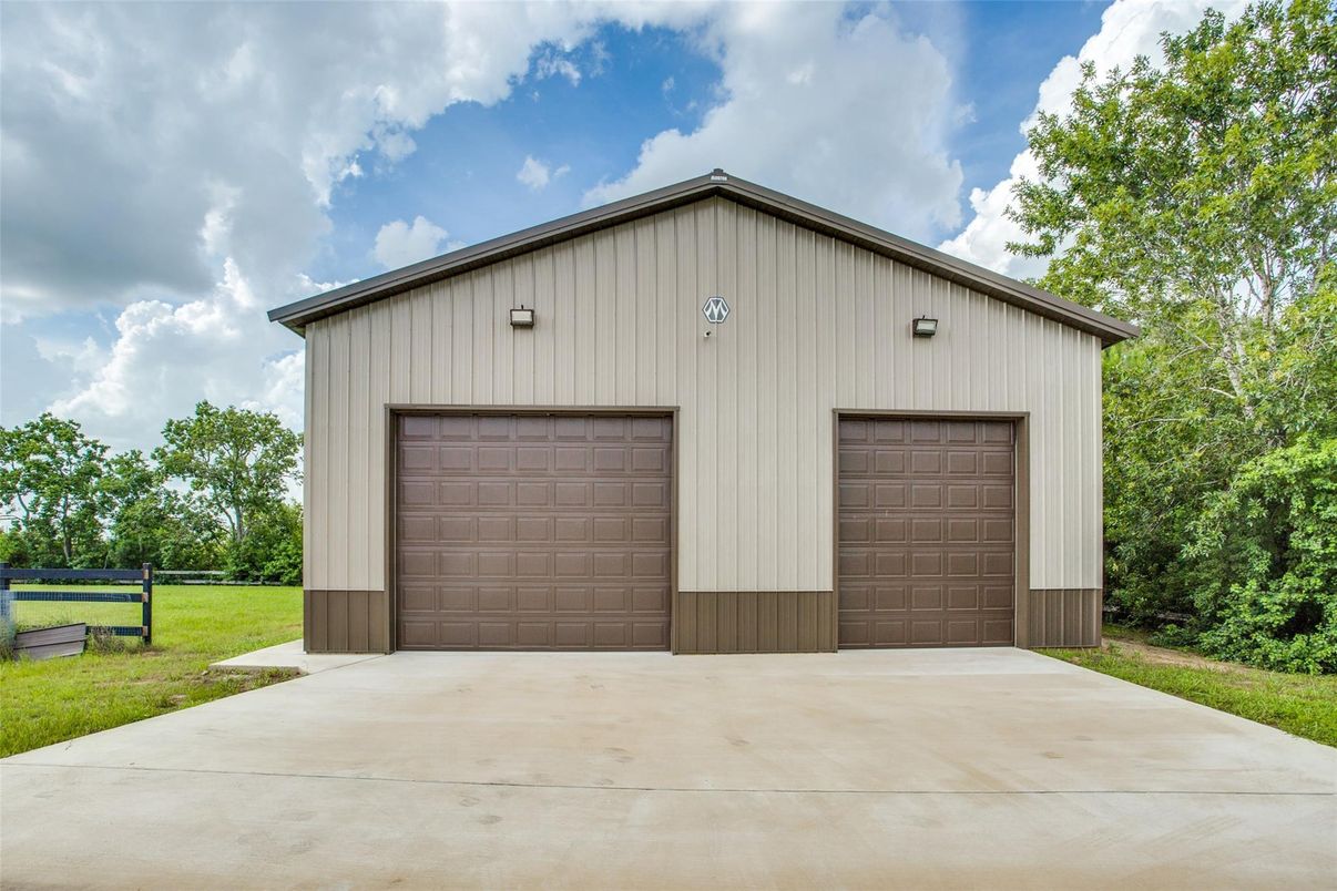 Detached Garage, Exterior