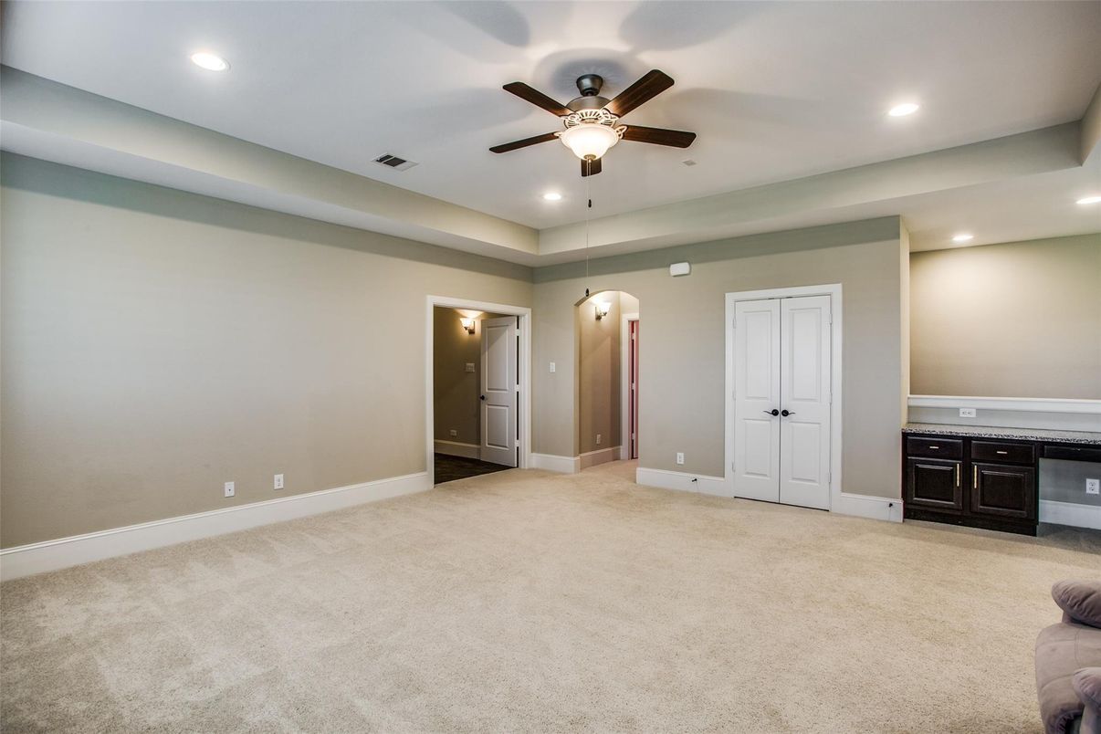 Empty room, Interior, Recessed Lighting