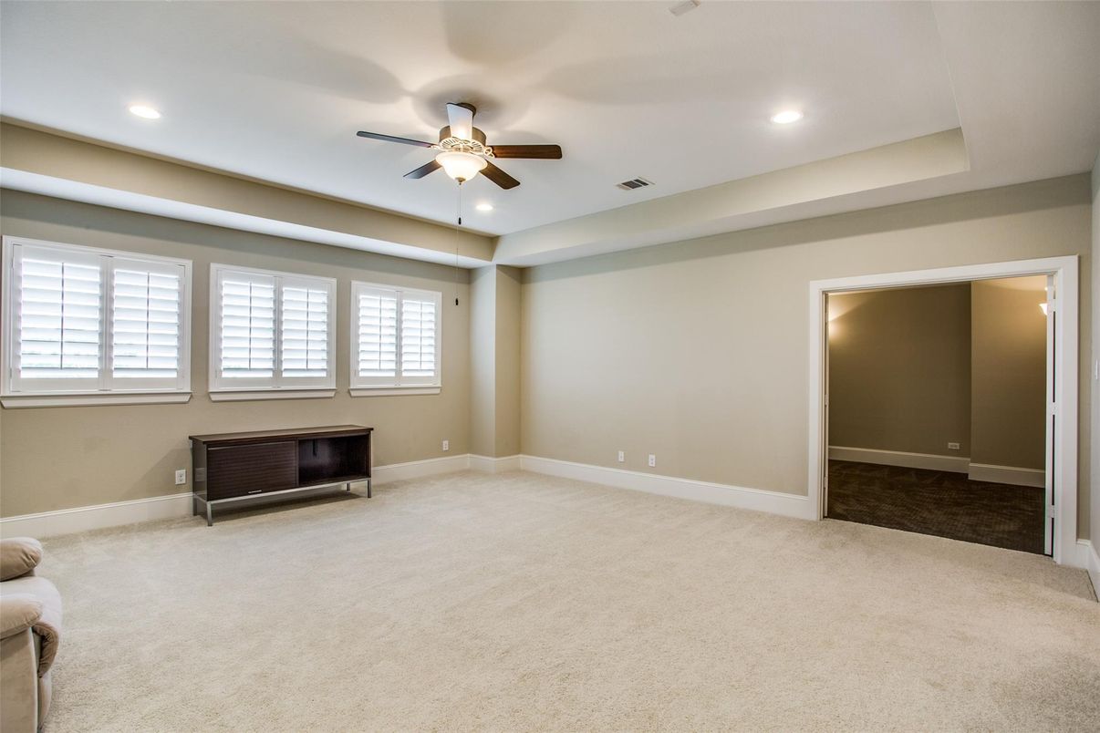 Empty room, Interior, Recessed Lighting