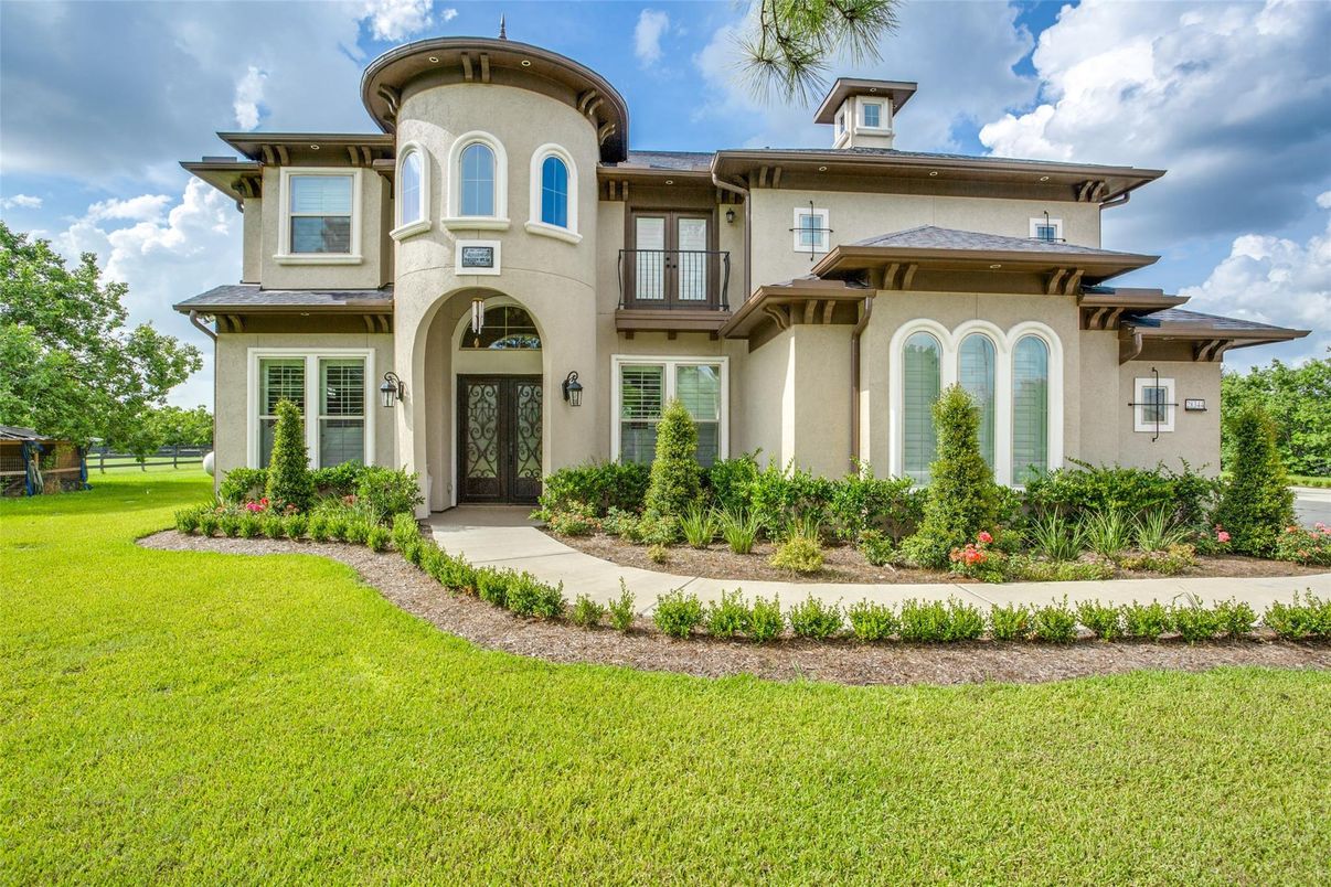 Backyard, Exterior, Facade, Mediterranean