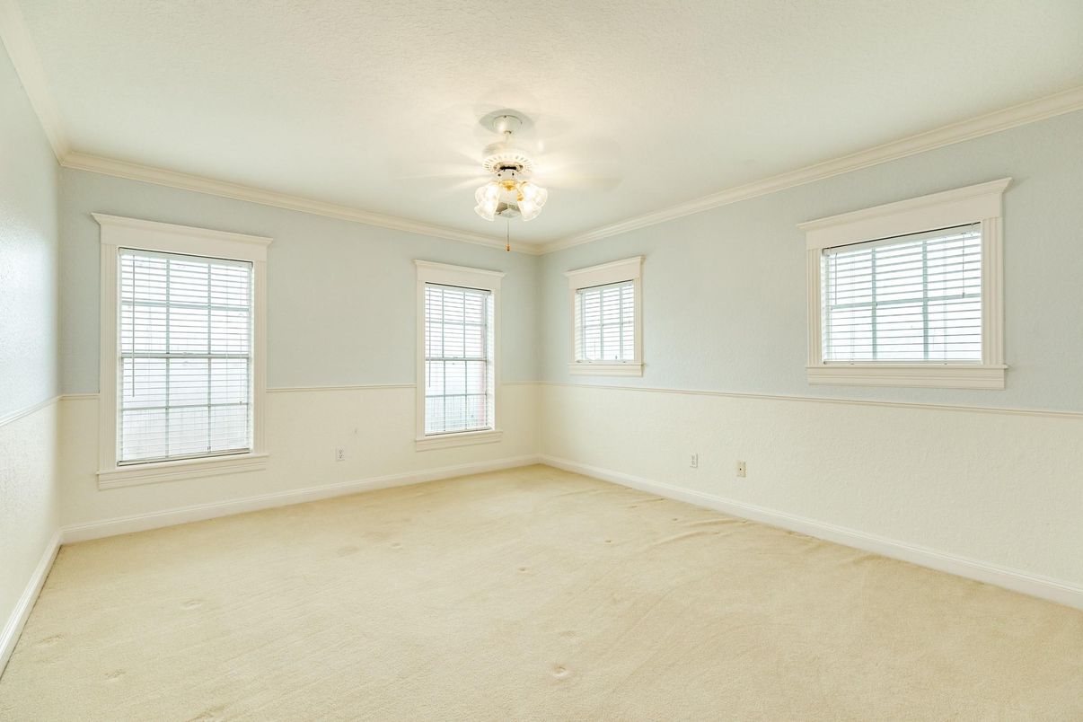 Chandelier, Empty room, Interior