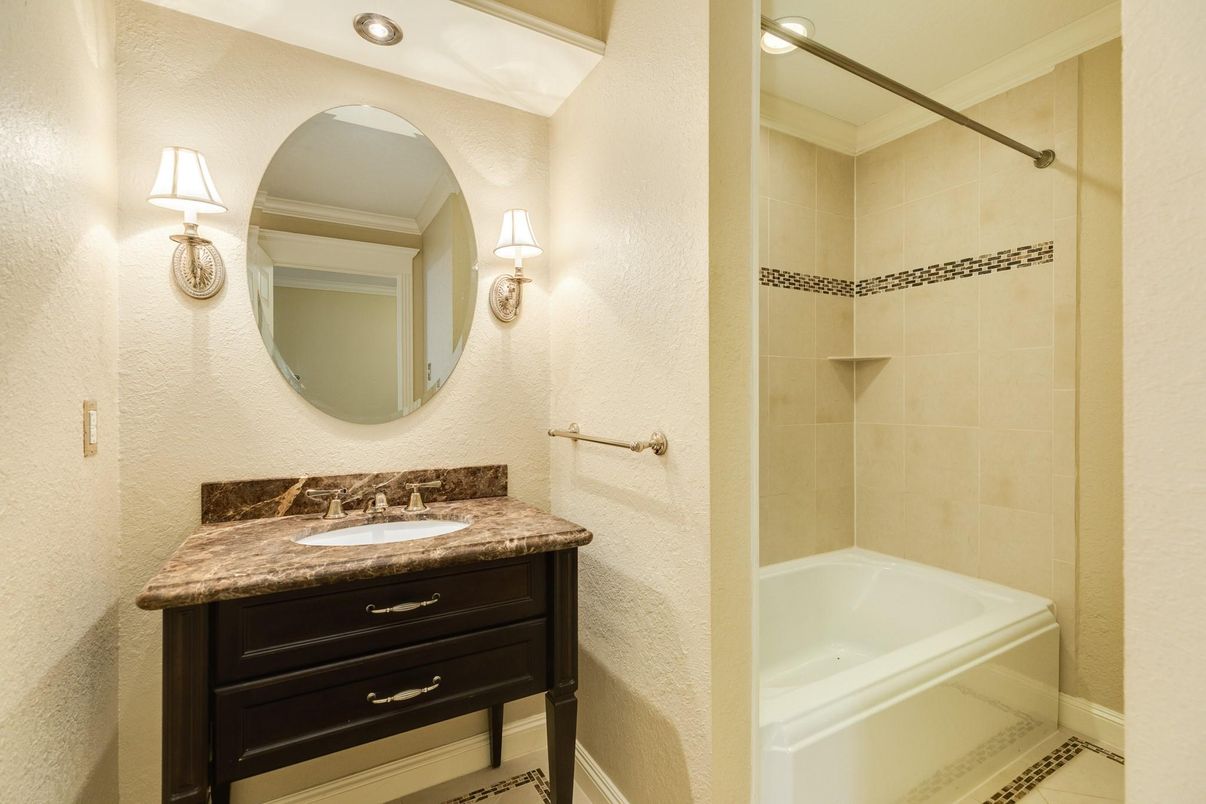 Bathroom, Interior, Recessed Lighting