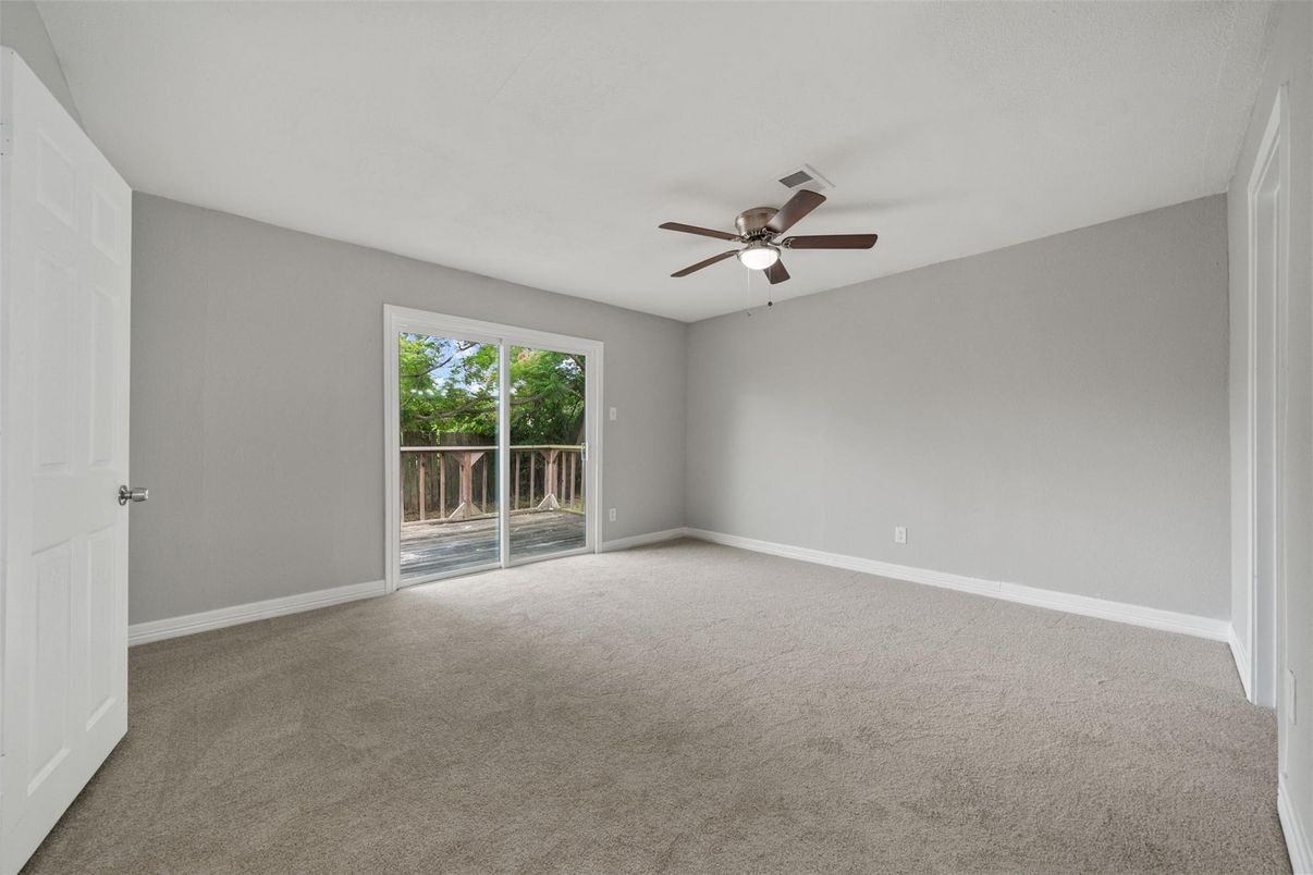 Empty room, Interior