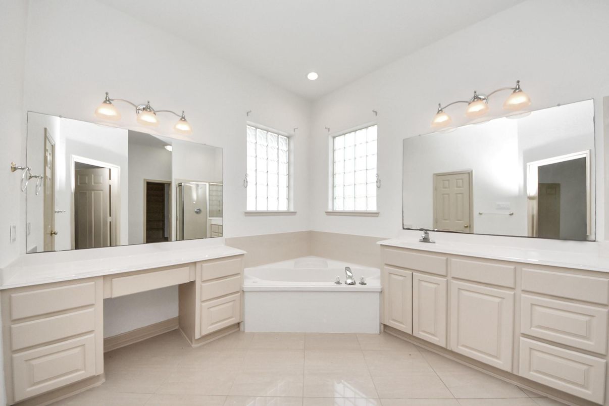 Bathroom, Dual Sink Vanities, Interior, Recessed Lighting