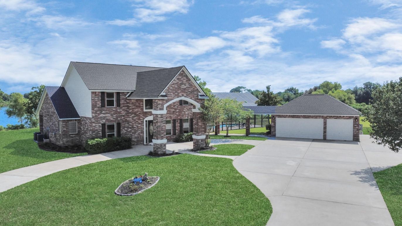 Backyard, Detached Garage, Exterior, Facade, Brick Facade, Brick Traditional