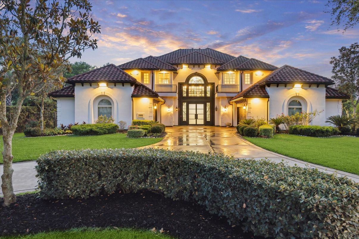 Backyard, Exterior, Facade, Mediterranean