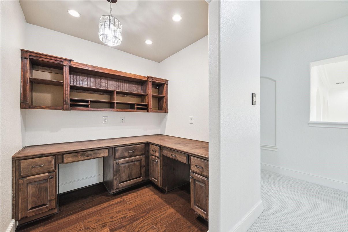 Interior, Pendant Lights, Recessed Lighting, Wood Texture Flooring