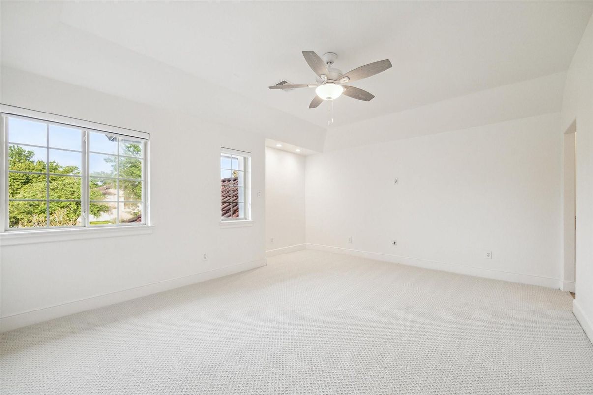 Empty room, Interior, Recessed Lighting