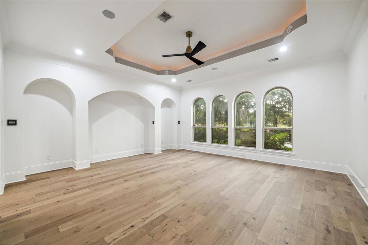 Empty room, Interior, Recessed Lighting, Wood Texture Flooring