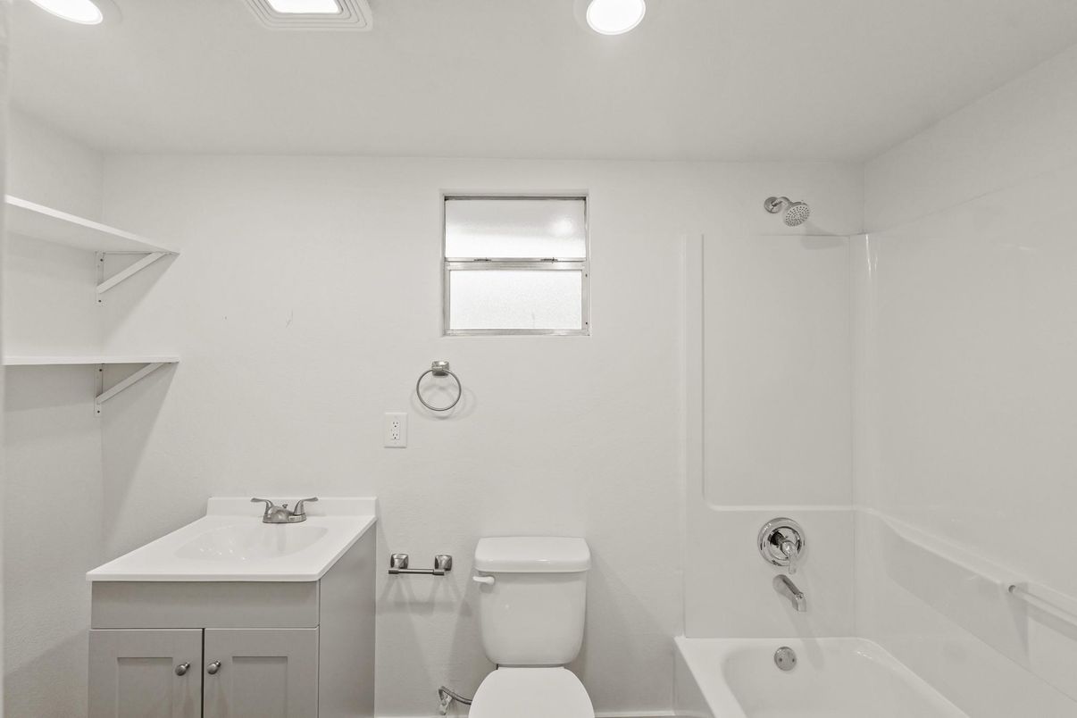 Bathroom, Interior, Recessed Lighting
