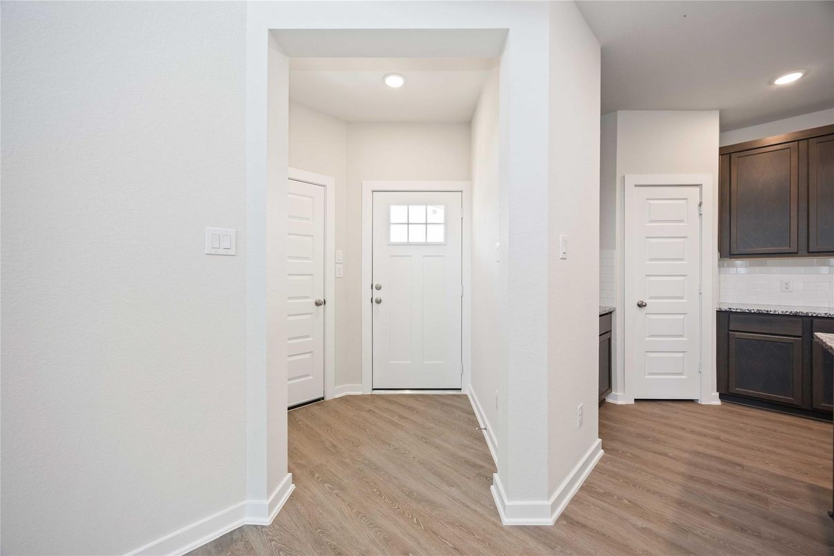 Interior, Recessed Lighting, Wood Texture Flooring