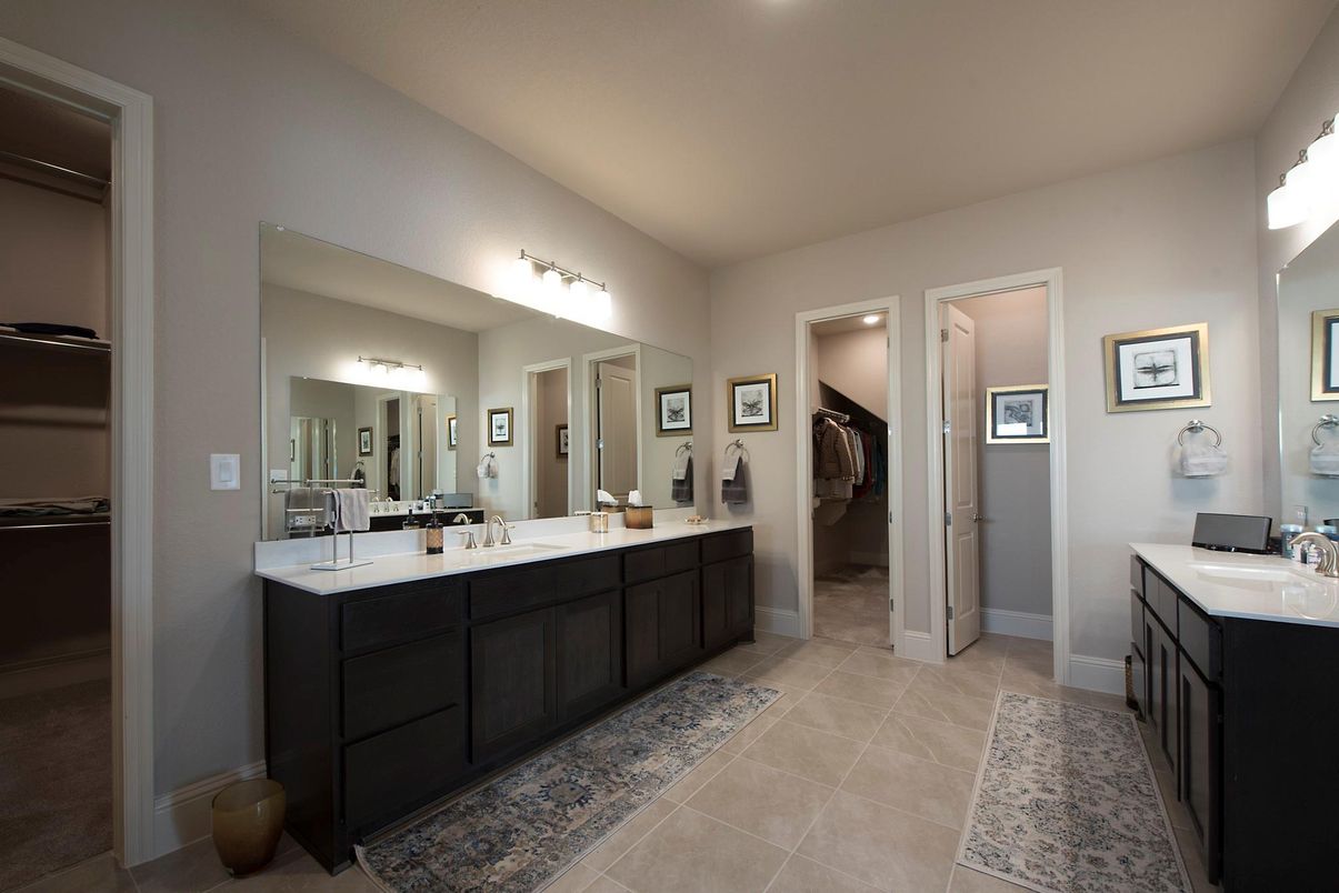 Bathroom, Dual Sink Vanities, Interior, Recessed Lighting