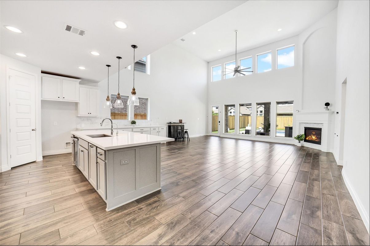 Fireplace, Interior, Kitchen, Pendant Lights, Recessed Lighting, Wood Texture Flooring