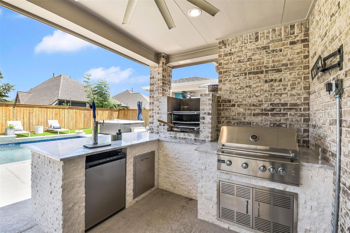 Exterior, Outdoor Kitchen