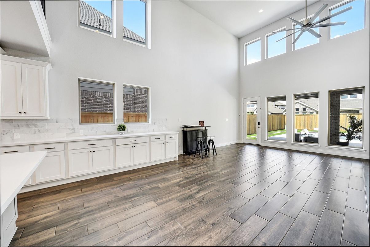 Interior, Recessed Lighting, Wood Texture Flooring