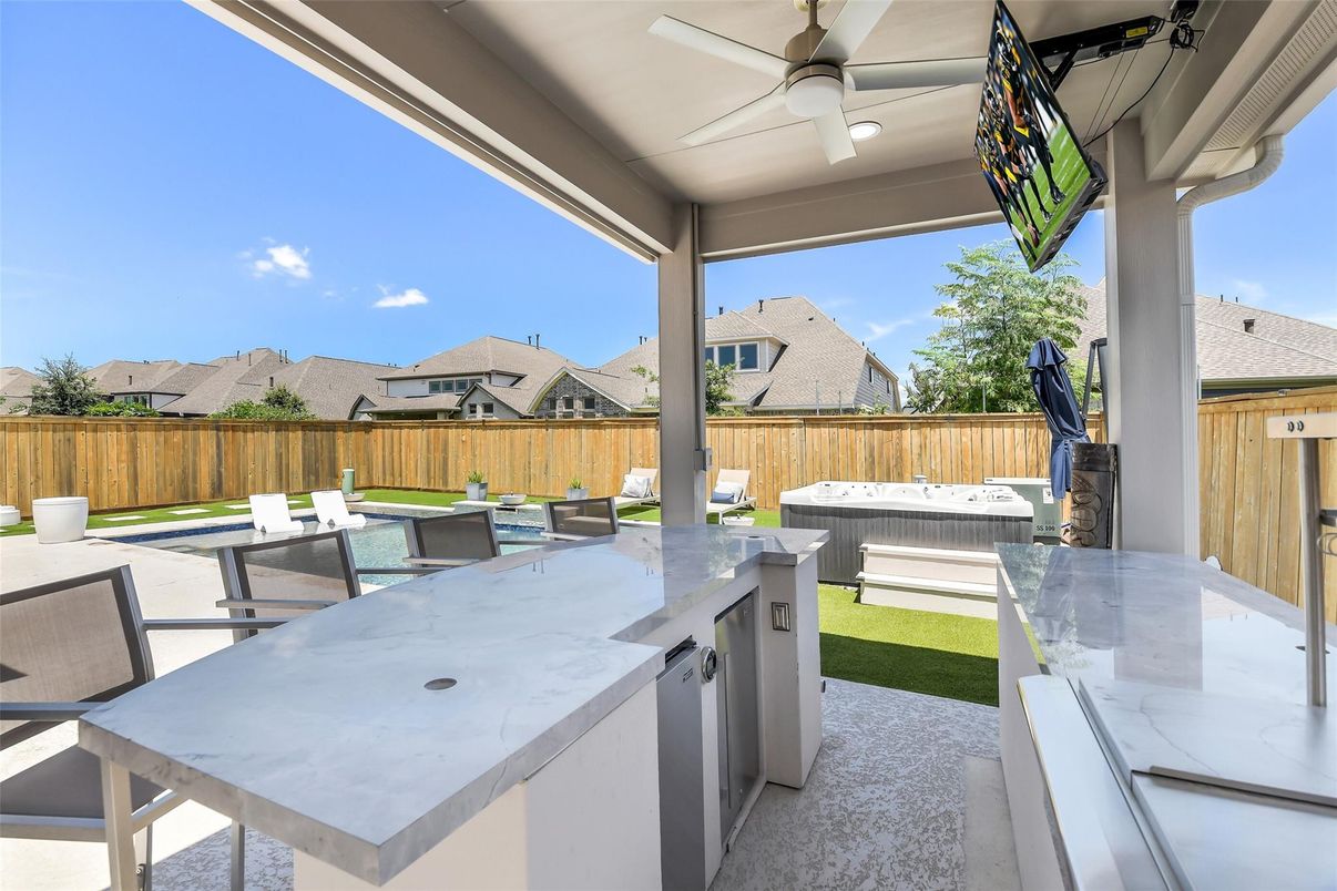 Exterior, Outdoor Kitchen