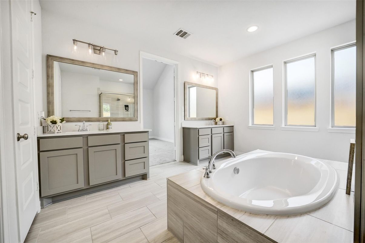 Bathroom, Dual Sink Vanities, Interior, Recessed Lighting