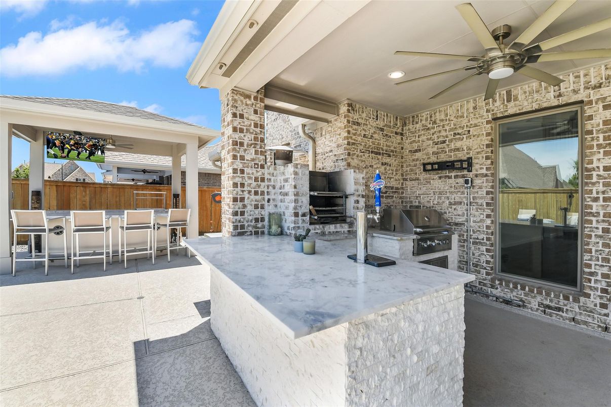 Exterior, Outdoor Kitchen
