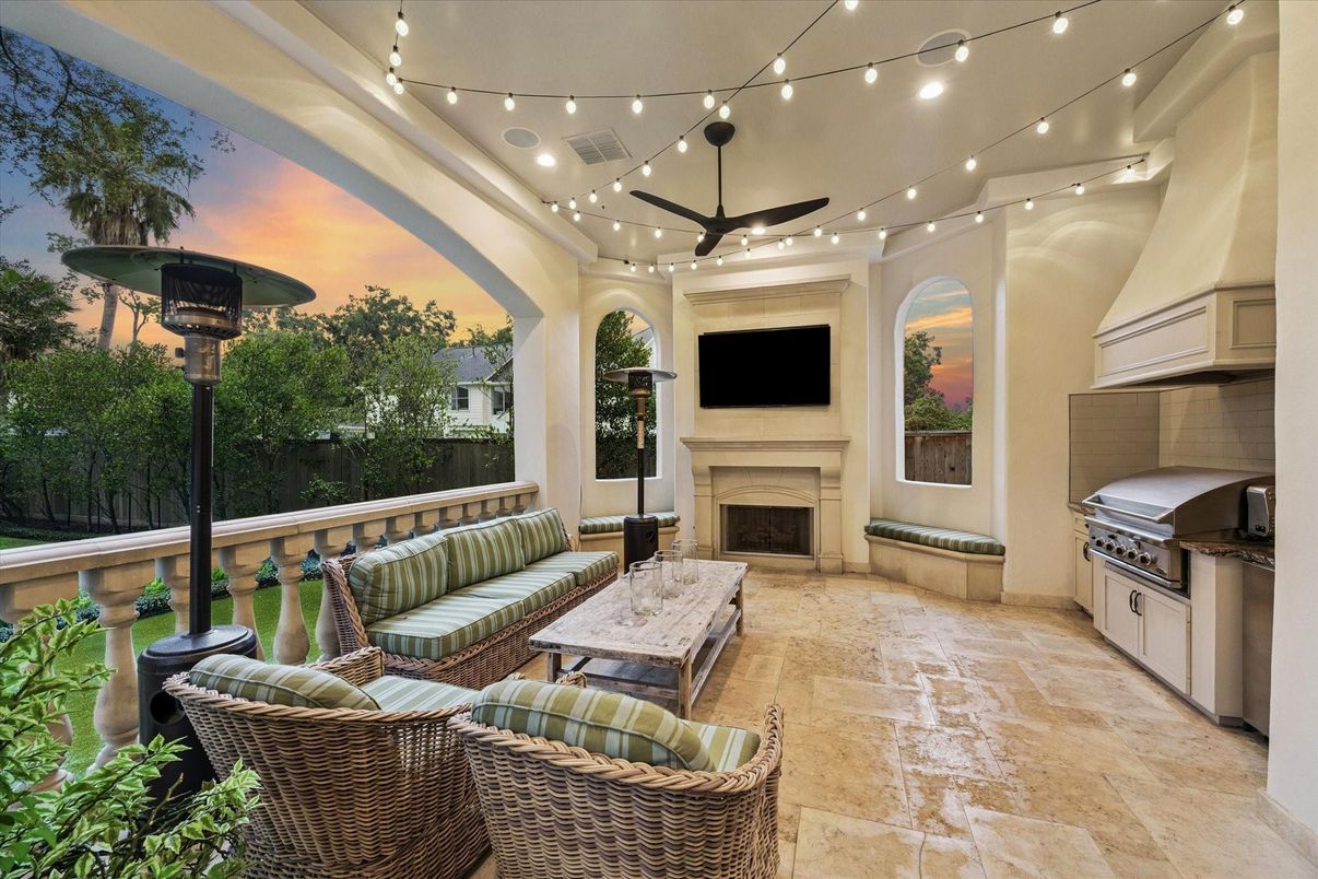 Exterior, Fireplace, Outdoor Kitchen