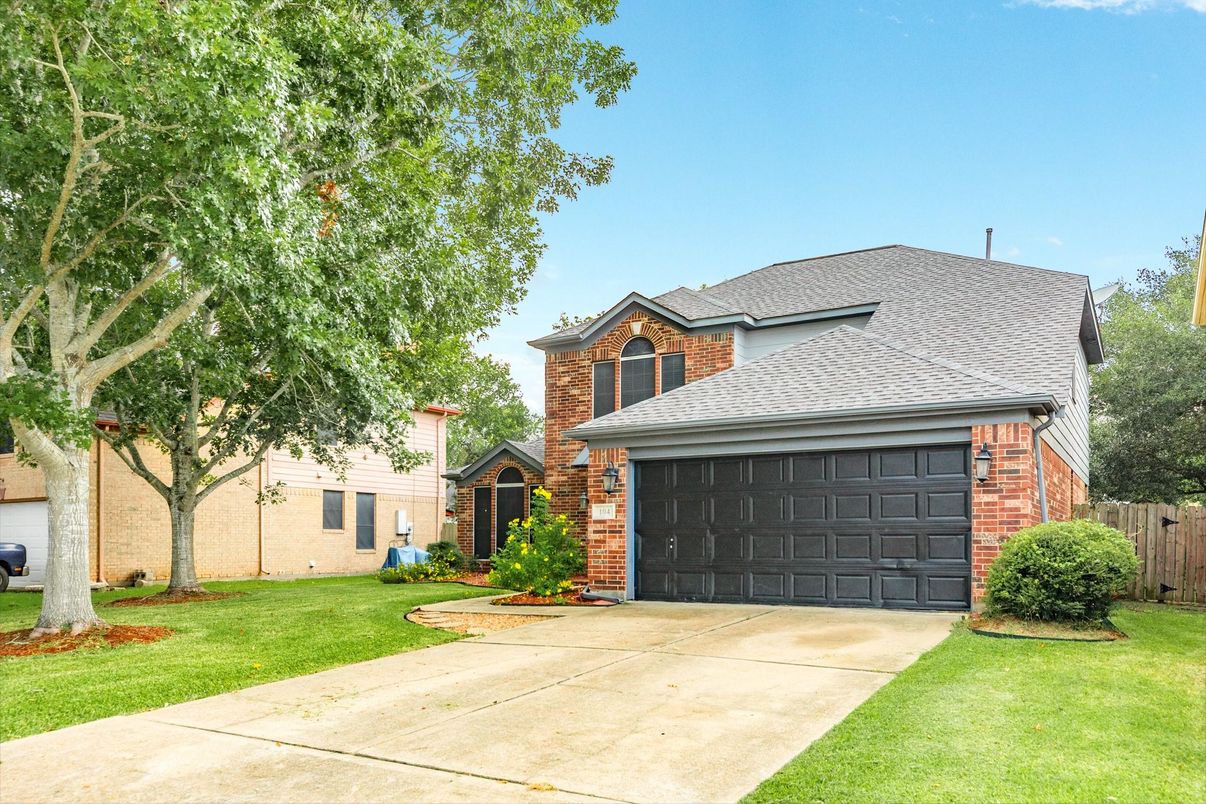 Attached, Exterior, Facade, Brick Facade, Ranch