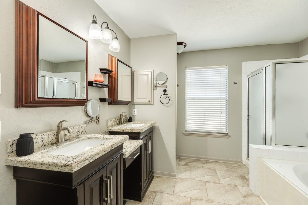 Bathroom, Dual Sink Vanities, Interior