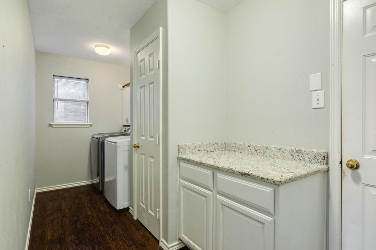 Interior, Washer, Wood Texture Flooring